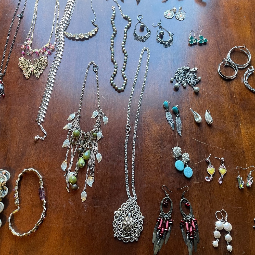 Assorted jewelry